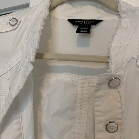 WHITE HOUSE BLACK MARKET White Jacket size 10. Fringes at neck/sleeves. - Picture 3 of 5